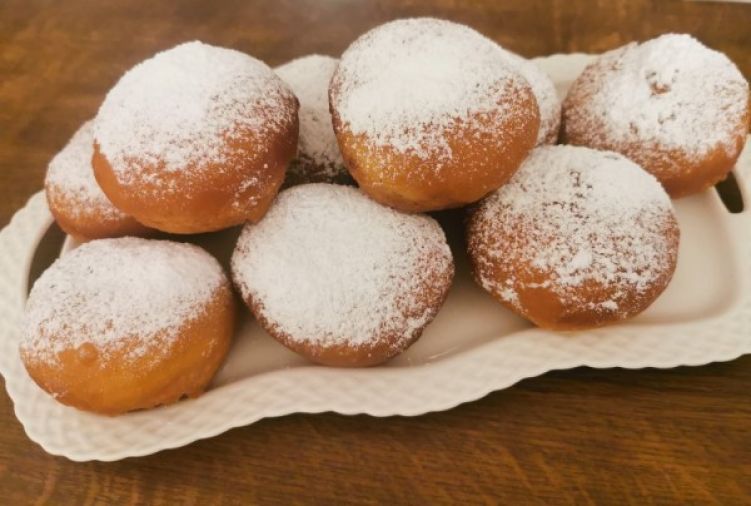 Pączki  z powidłami śliwkowymi